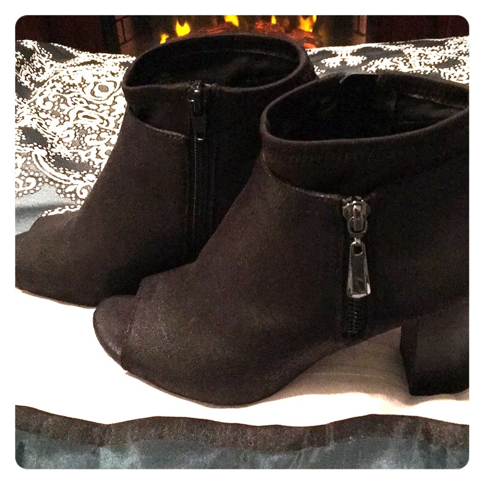 Vera Wang Open Toe Booties